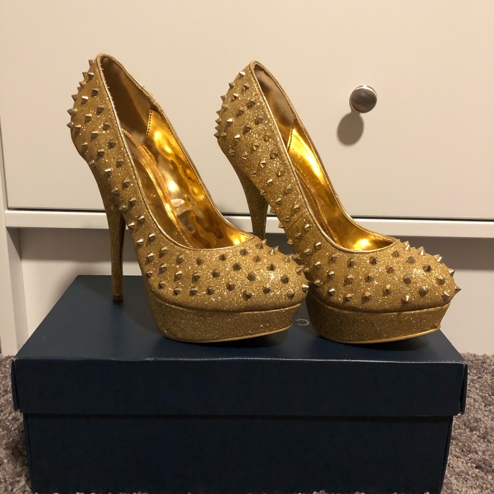 Gold Studded Pumps